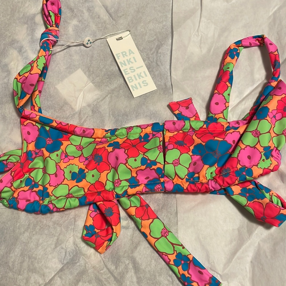 Scoop neck bikini top